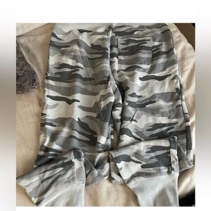 American Eagle cozy joggers Size Large